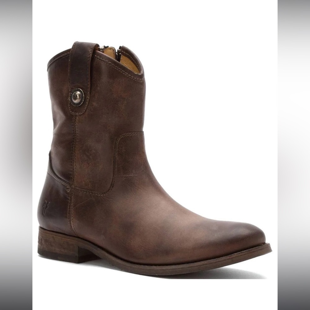 Frye women’s Melissa button boot short. Moderately worn but in good shape.